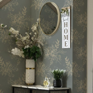 Carta da parati Fiori di contorno su sfondo grigio-blu, elegante motivo botanico