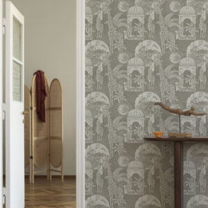 Carta da parati Giraffa e zebra sullo sfondo di architettura e alberi tropicali