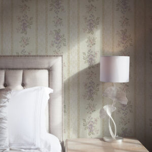 Carta da parati Fiori vintage su sfondo a righe con ornamento