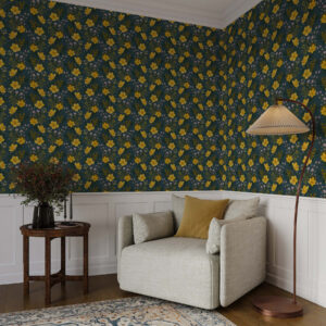 Carta da parati Fiori gialli in ghirlande verticali su sfondo blu scuro