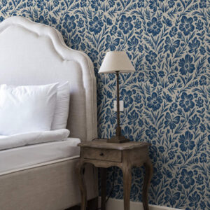 Carta da parati Ornamento floreale blu con farfalle
