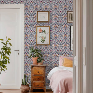 Carta da parati Damascato floreale con farfalle in blu navy e terracotta su fondo bianco