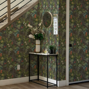 Carta da parati Giardino tropicale scuro con fiori e fogliame dai colori vivaci