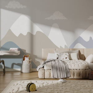 Carta da parati Paesaggio montano minimalista con cime innevate nei toni tenui del grigio-blu e del beige, completato da piccole nuvole